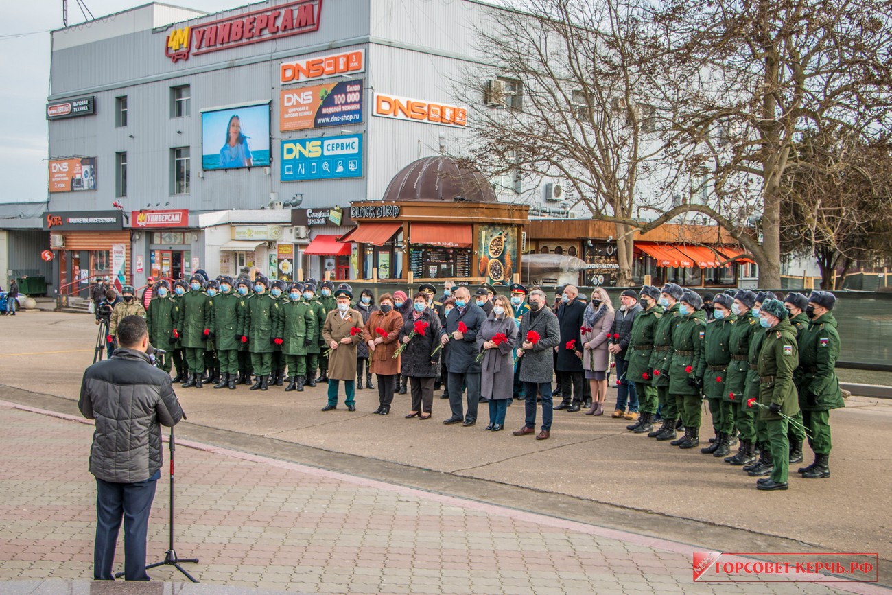 В Керчи возложили цветы в День полного освобождения Ленинграда от  фашистской блокады | 27.01.2021 | Керчь - БезФормата